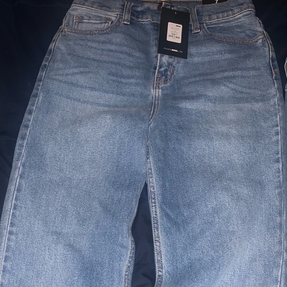 Fashion-Nova “Mom jeans”